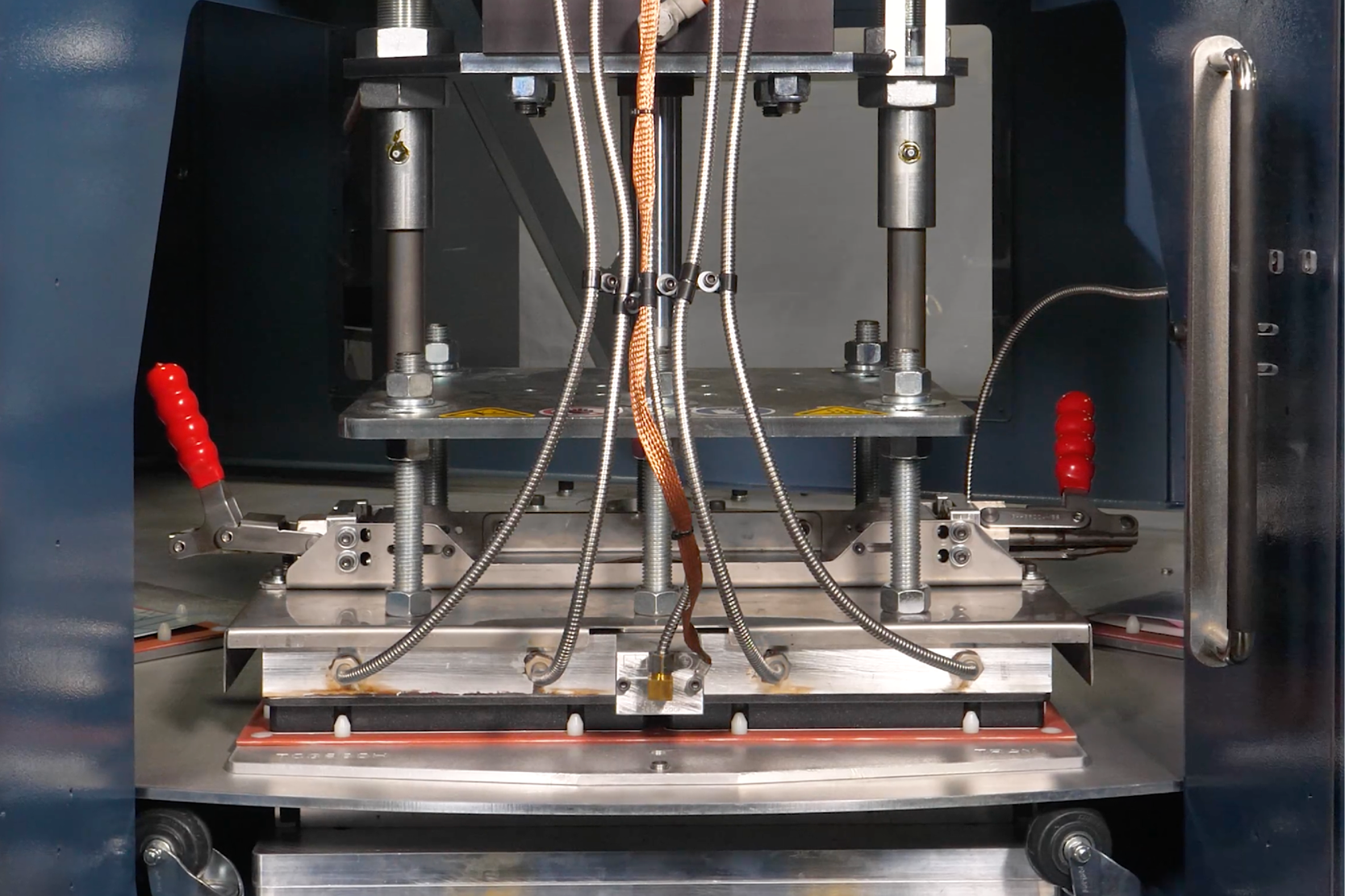 Automatic heat seal station